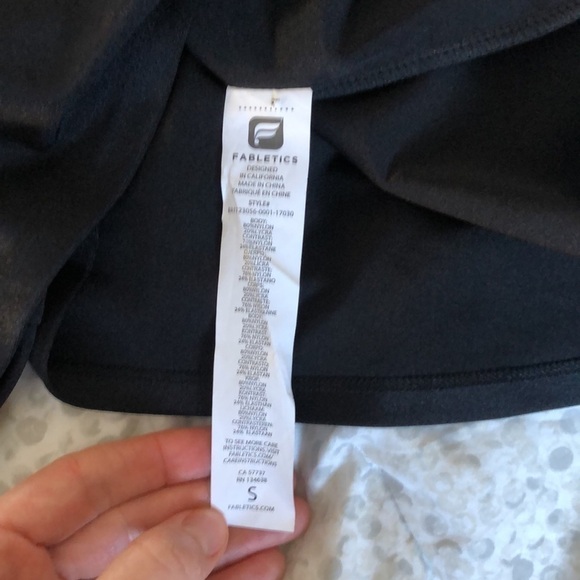 ⭐️2 FOR $20⭐️ Fabletics shiny tank top with mesh detailing size small - Picture 6 of 6